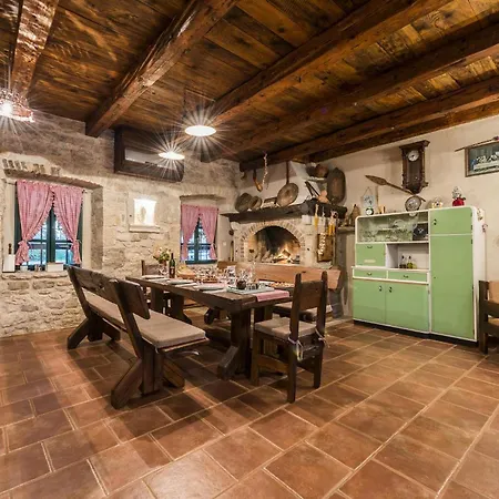 Sisman Holiday home Donji Zemunik